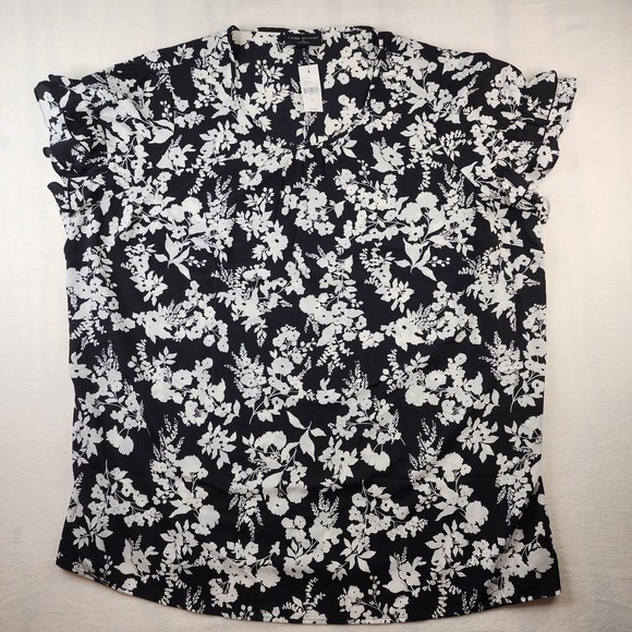 Lane Bryant Tops - NEW Lane Bryant Top Womens 26 L Black White Floral Short Sleeve Blouse Office‎
